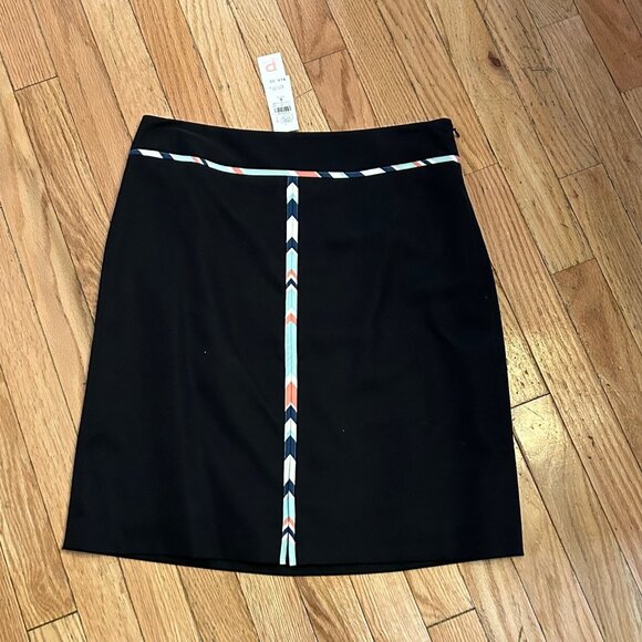 Ann Taylor LOFT Black Skirt Chevron Printed Trim Front Slit Size 6 Petites - Picture 1 of 1